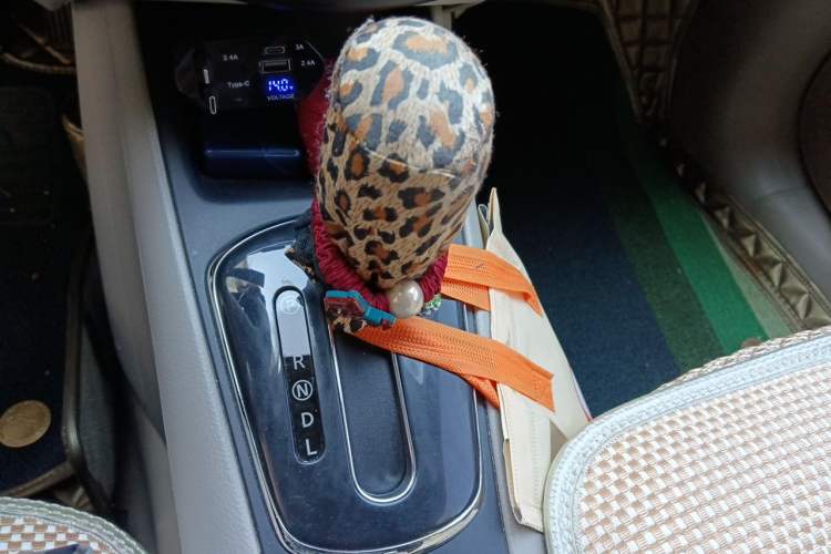 Used Nissan Tiida 2013 1.6L CVT Cool Cafe Edition Gear Lever