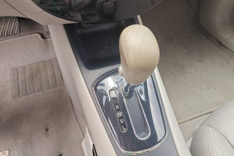 Used Nissan Tiida 2013 1.6L CVT Cool Cafe Edition Gear Lever