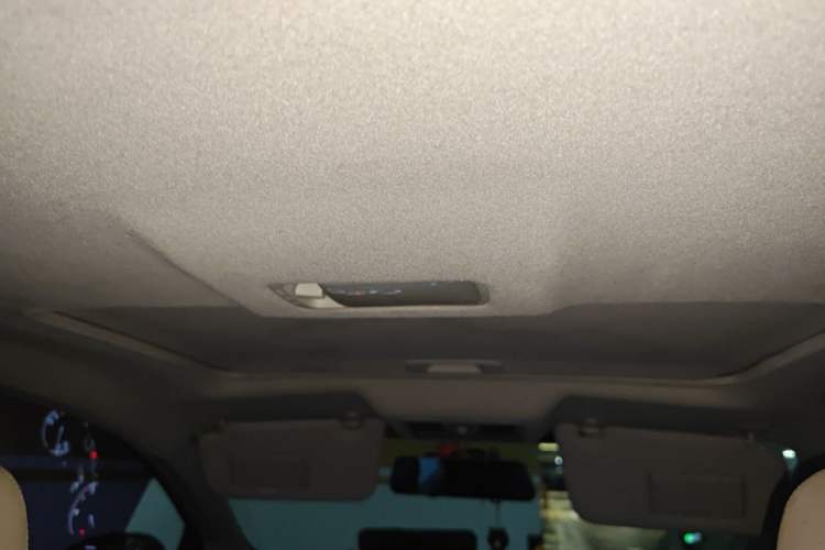 Used Nissan Tiida 2013 1.6L CVT Cool Cafe Edition Headliner