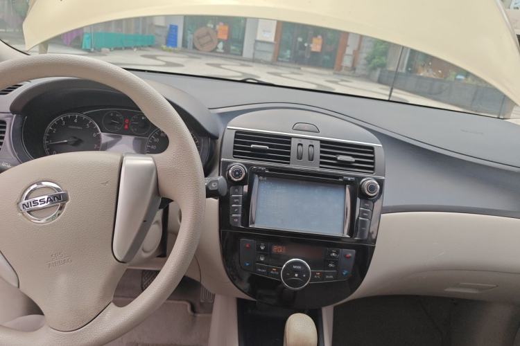 Used Nissan Tiida 2013 1.6L CVT Cool Cafe Edition Headliner