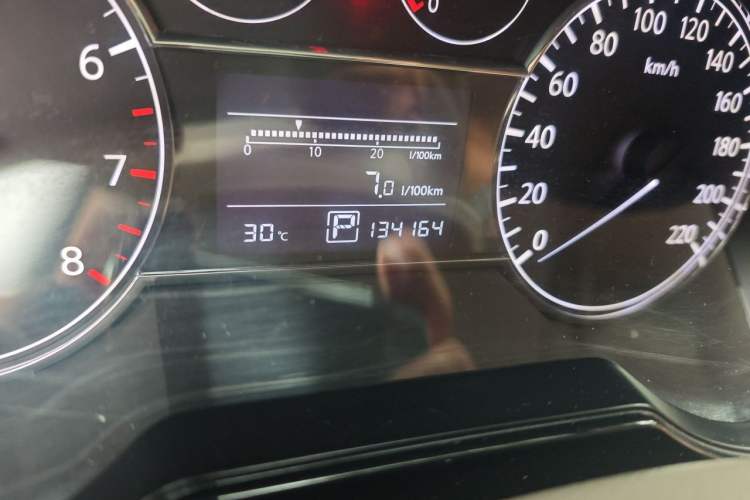 Used Nissan Tiida 2013 1.6L CVT Cool Cafe Edition Odometer Close Up