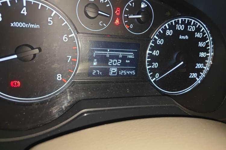 Used Nissan Tiida 2013 1.6L CVT Cool Cafe Edition Odometer Close Up