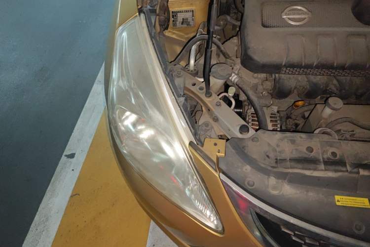 Used Nissan Tiida 2013 1.6L CVT Cool Cafe Edition Right Front Headlight