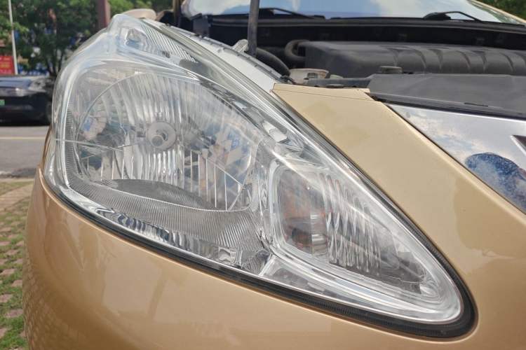 Used Nissan Tiida 2013 1.6L CVT Cool Cafe Edition Right Front Headlight