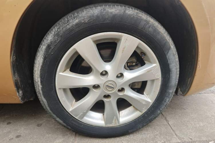 Used Nissan Tiida 2013 1.6L CVT Cool Cafe Edition Right Front Wheel Hub