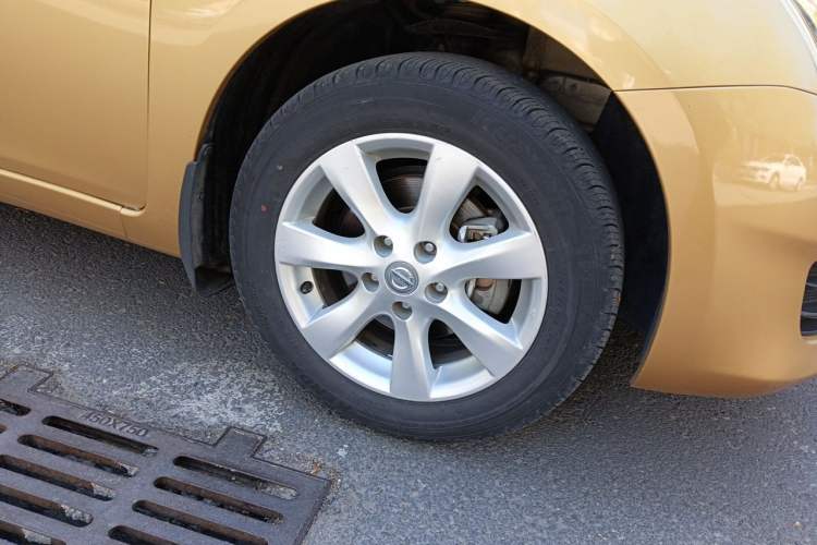 Used Nissan Tiida 2013 1.6L CVT Cool Cafe Edition Right Front Wheel Hub