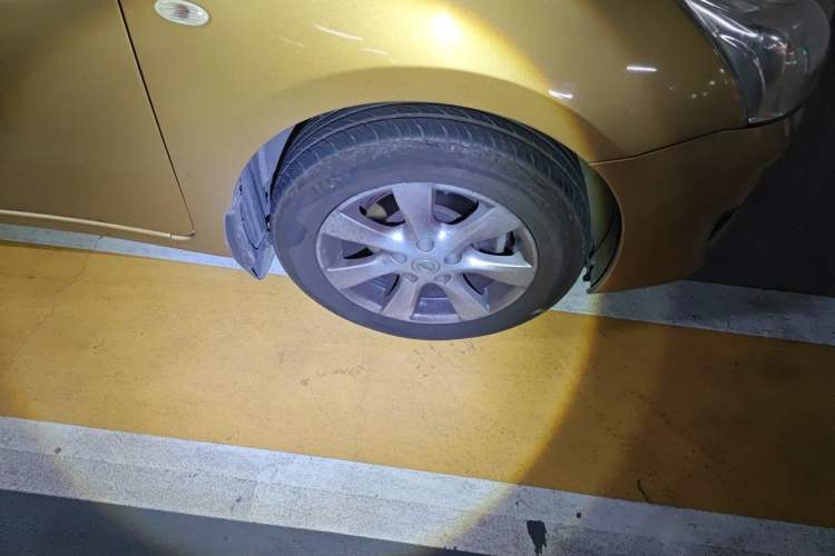 Used Nissan Tiida 2013 1.6L CVT Cool Cafe Edition Right Front Wheel Hub