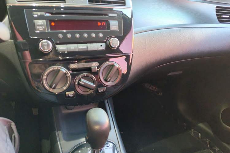 Used Nissan Tiida 2014 1.6L CVT Comfort Model Audio And AC Panel
