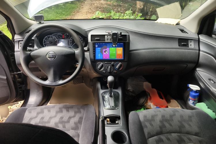 Used Nissan Tiida 2014 1.6L CVT Comfort Model Center Console