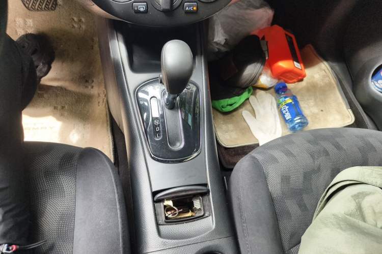 Used Nissan Tiida 2014 1.6L CVT Comfort Model Gear Lever