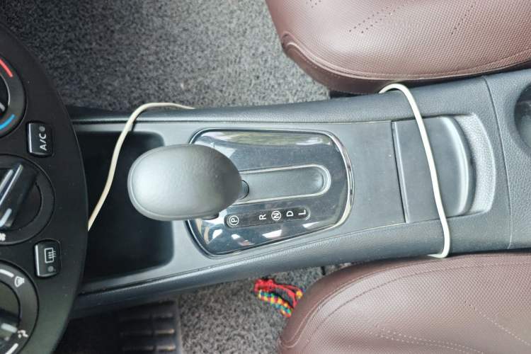 Used Nissan Tiida 2014 1.6L CVT Comfort Model Gear Lever