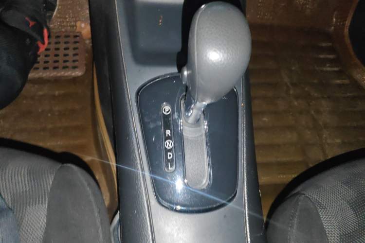 Used Nissan Tiida 2014 1.6L CVT Comfort Model Gear Lever