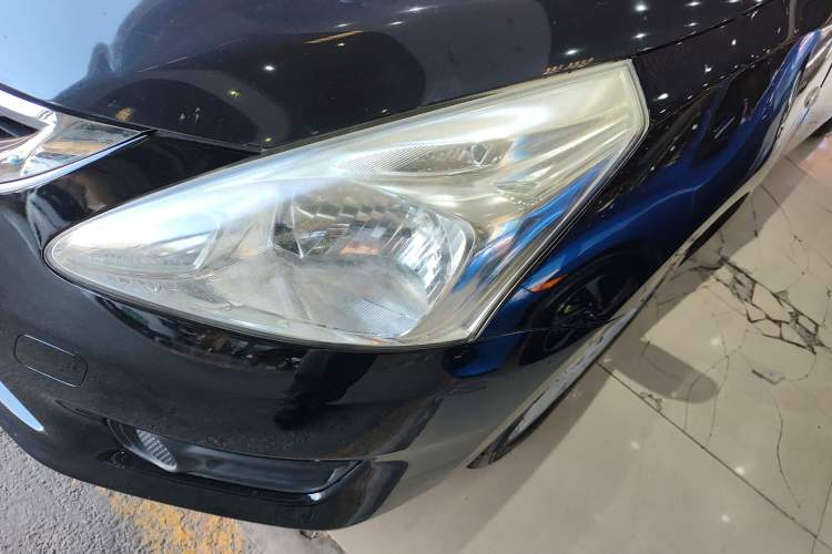 Used Nissan Tiida 2014 1.6L CVT Comfort Model Left Front Headlight