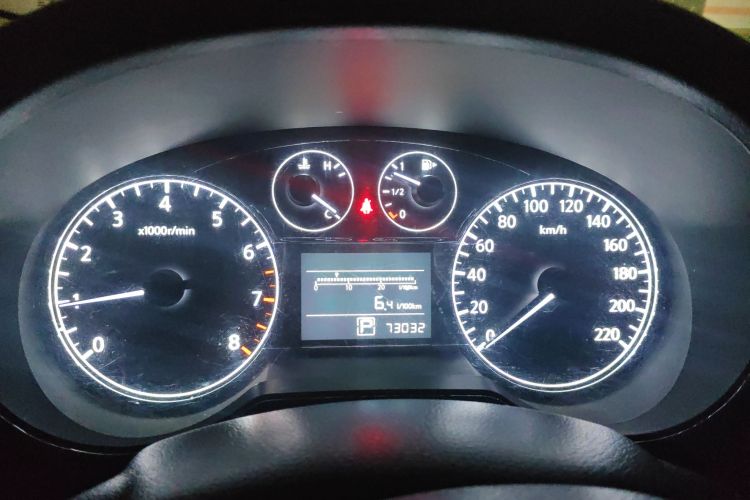 Used Nissan Tiida 2014 1.6L CVT Comfort Model Odometer Close Up