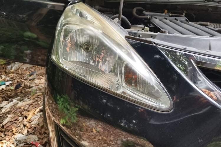Used Nissan Tiida 2014 1.6L CVT Comfort Model Right Front Headlight