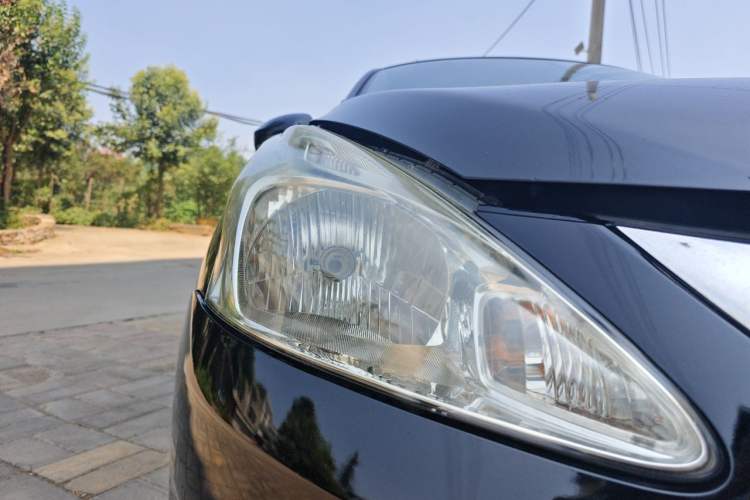 Used Nissan Tiida 2014 1.6L CVT Comfort Model Right Front Headlight