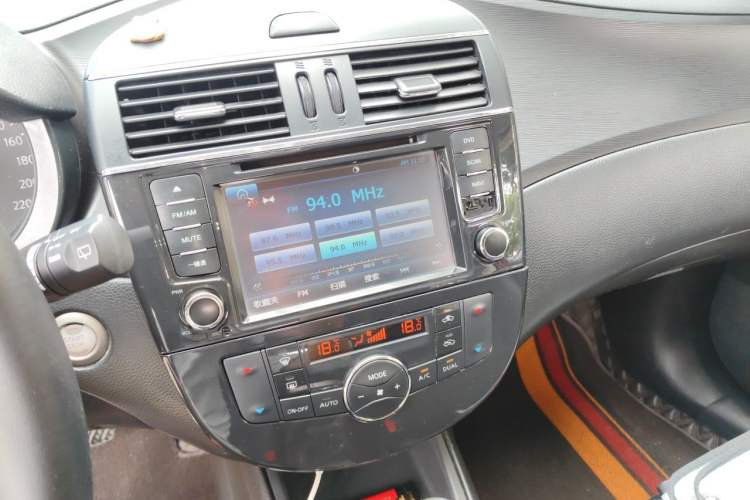 Used Nissan Tiida 2014 1.6L CVT Cool Cafe Edition Audio And AC Panel