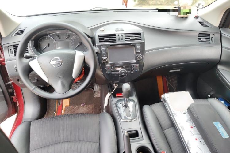 Used Nissan Tiida 2014 1.6L CVT Cool Cafe Edition Center Console