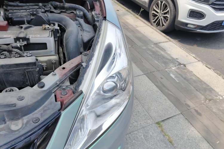 Used Nissan Tiida 2014 1.6L CVT Cool Cafe Edition Engine Bay Left
