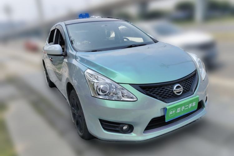 Used Nissan Tiida 2014 1.6L CVT Cool Cafe Edition Front Right 45 Deg