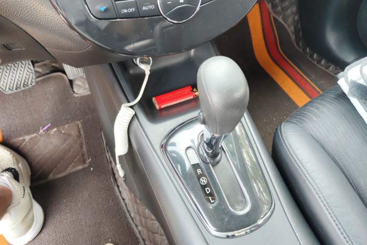 Used Nissan Tiida 2014 1.6L CVT Cool Cafe Edition Gear Lever