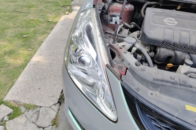 Used Nissan Tiida 2014 1.6L CVT Cool Cafe Edition Right Front Headlight