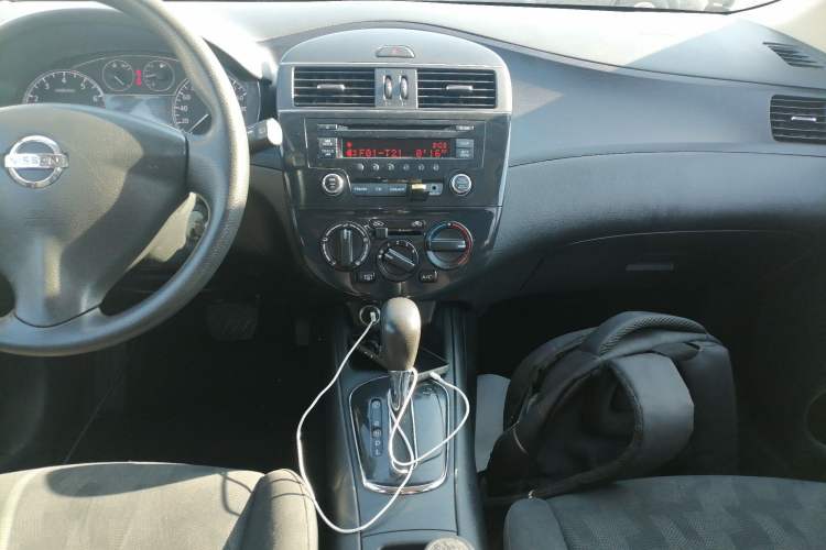 Used Nissan Tiida 2014 1.6L CVT Comfort Model Audio And AC Panel