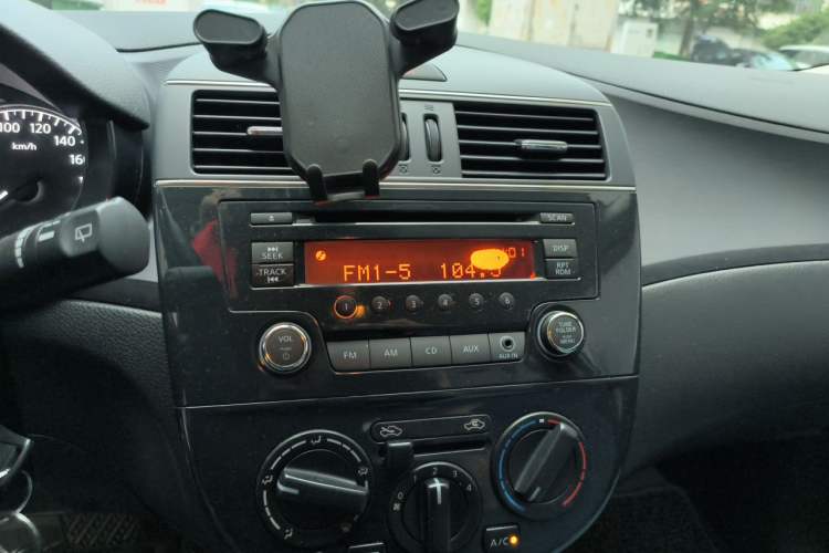 Used Nissan Tiida 2014 1.6L CVT Comfort Model Audio And AC Panel