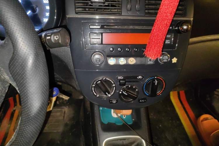 Used Nissan Tiida 2014 1.6L Manual Comfort Model Audio And AC Panel