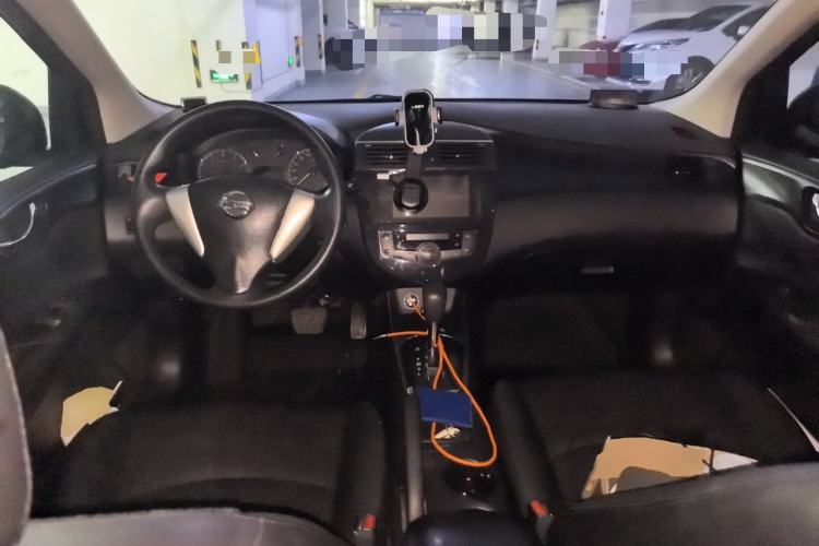 Used Nissan Tiida 2014 1.6L CVT Smart Model Center Console