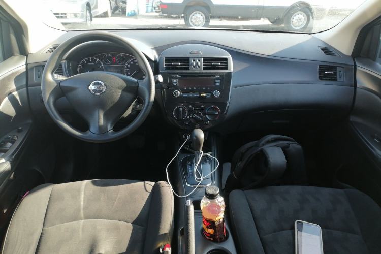 Used Nissan Tiida 2014 1.6L CVT Comfort Model Center Console