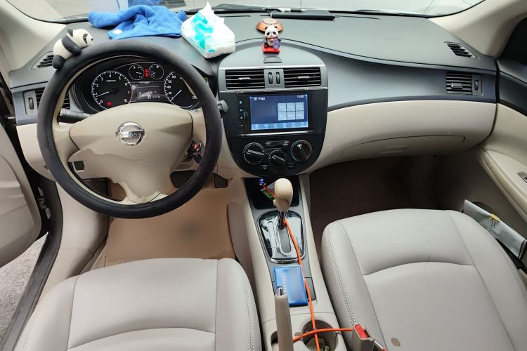 Used Nissan Tiida 2014 1.6L CVT Comfort Model Center Console