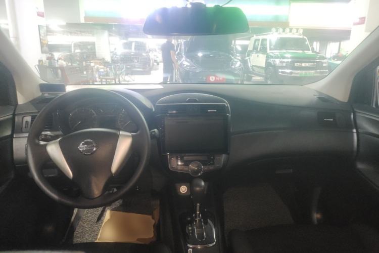 Used Nissan Tiida 2014 1.6L CVT Smart Model Center Console