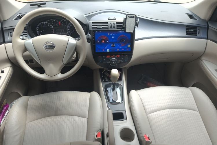 Used Nissan Tiida 2014 1.6L CVT Smart Model Center Console