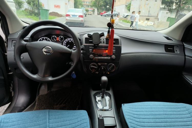 Used Nissan Tiida 2014 1.6L CVT Comfort Model Center Console