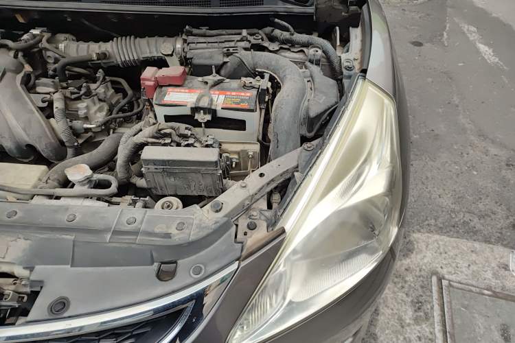 Used Nissan Tiida 2014 1.6L CVT Comfort Model Engine Bay Left