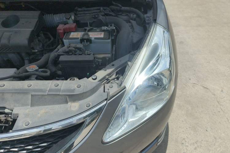 Used Nissan Tiida 2014 1.6L CVT Smart Model Engine Bay Left