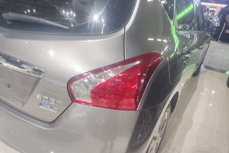 Used Nissan Tiida 2014 1.6L CVT Smart Model Exterior 3