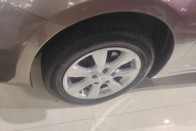 Used Nissan Tiida 2014 1.6L CVT Smart Model Exterior 4