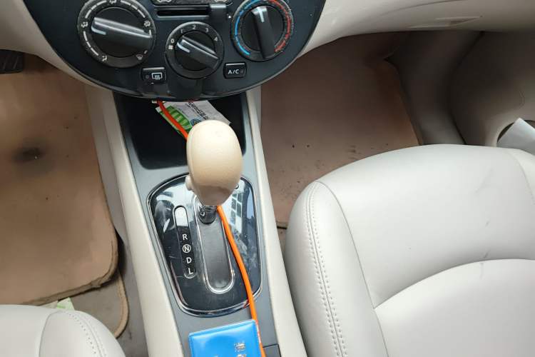 Used Nissan Tiida 2014 1.6L CVT Comfort Model Gear Lever