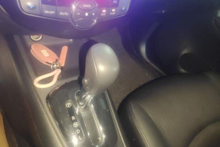 Used Nissan Tiida 2014 1.6L CVT Smart Model Gear Lever