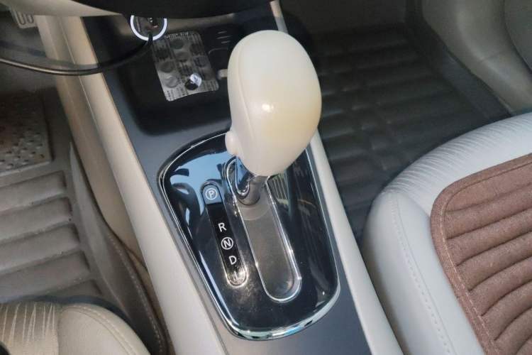 Used Nissan Tiida 2014 1.6L CVT Smart Model Gear Lever