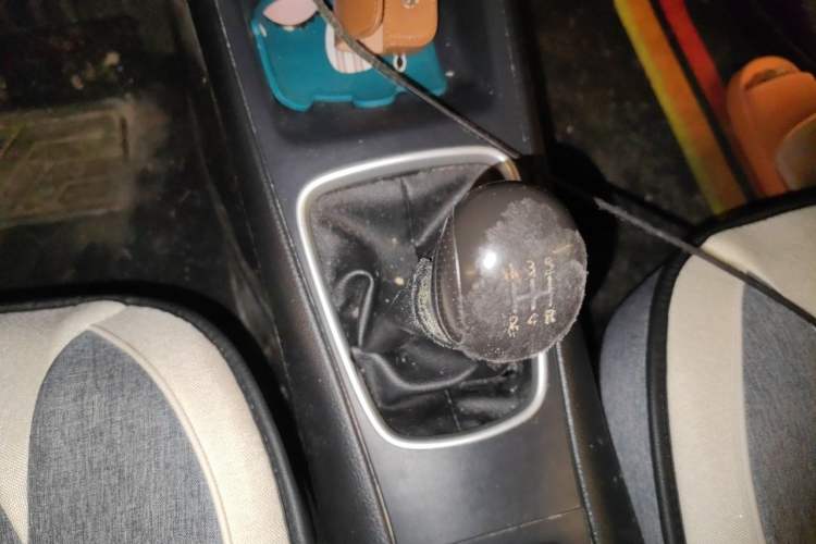 Used Nissan Tiida 2014 1.6L Manual Comfort Model Gear Lever