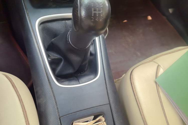 Used Nissan Tiida 2014 1.6L Manual Smart Model Gear Lever