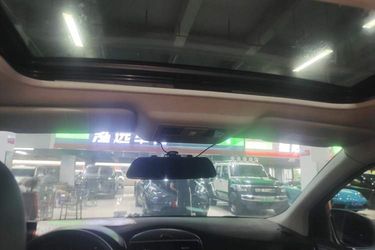 Used Nissan Tiida 2014 1.6L CVT Smart Model Headliner