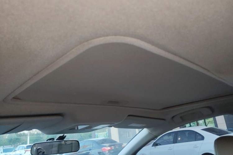 Used Nissan Tiida 2014 1.6L CVT Smart Model Headliner