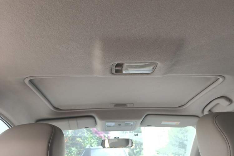 Used Nissan Tiida 2014 1.6L CVT Smart Model Headliner