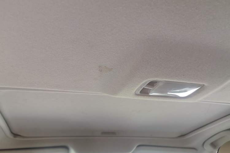 Used Nissan Tiida 2014 1.6L Manual Smart Model Headliner