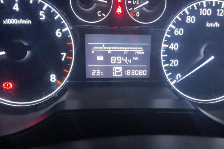 Used Nissan Tiida 2014 1.6L CVT Smart Model Odometer Close Up