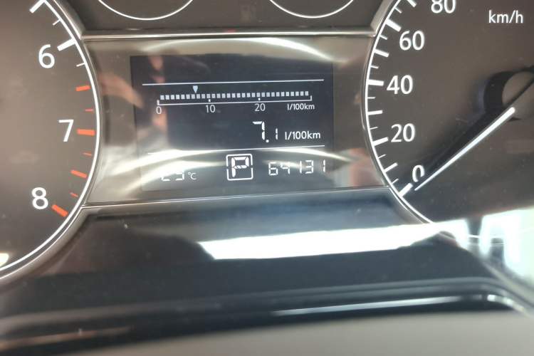 Used Nissan Tiida 2014 1.6L CVT Smart Model Odometer Close Up